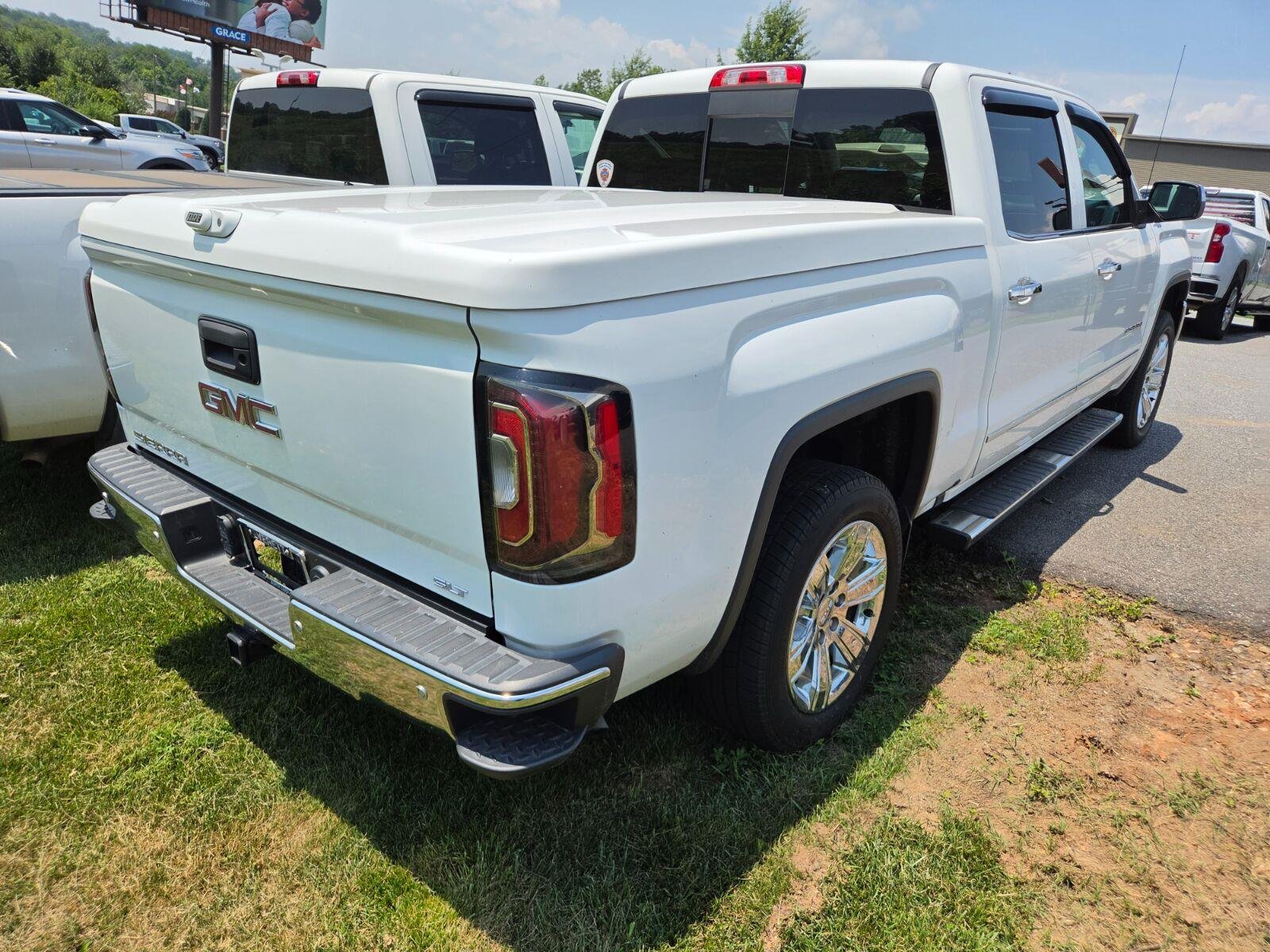 Used 2018 SUMMIT WHITE GMC SLT image 7