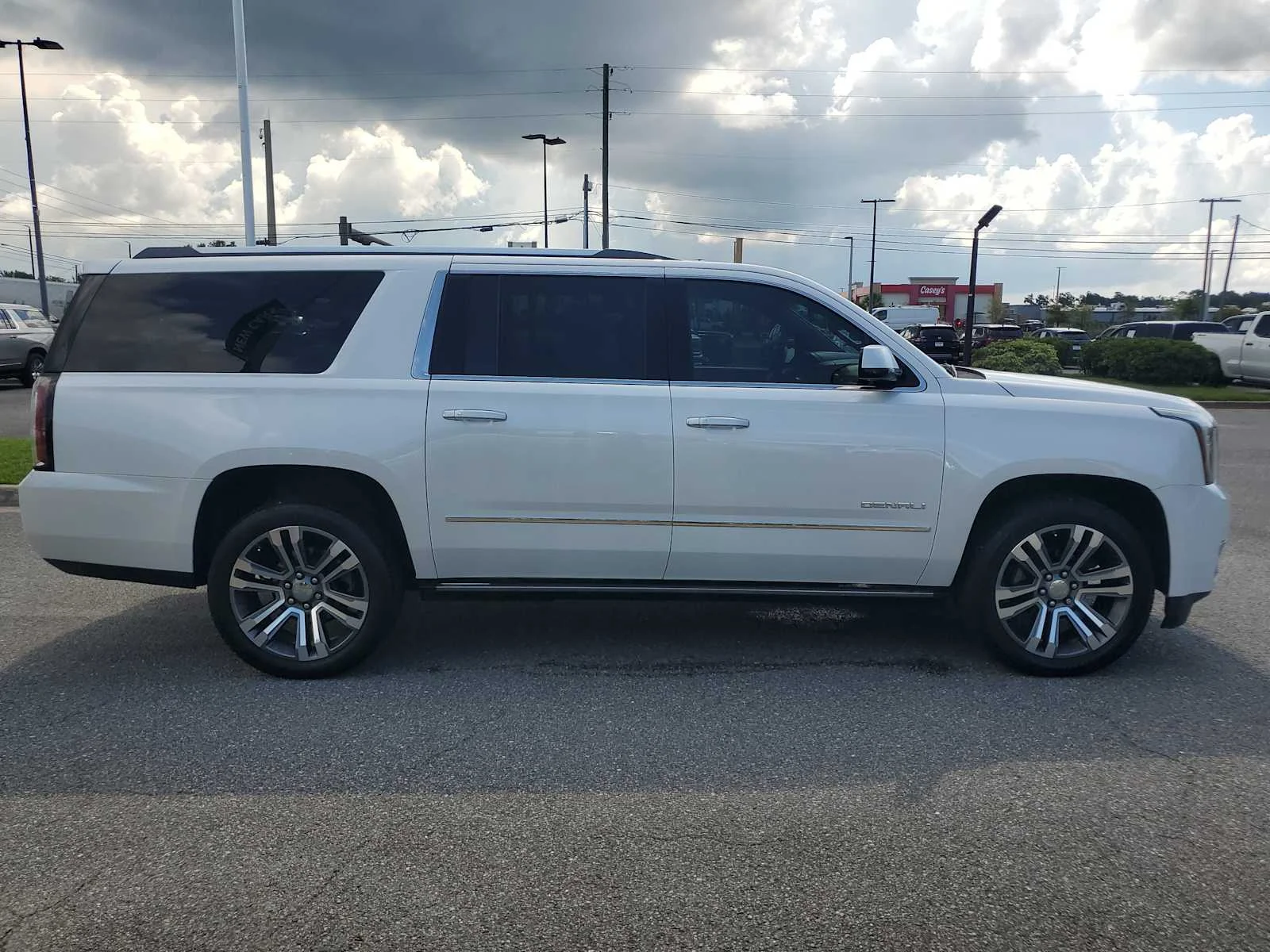 Used 2017 WHITE FROST TRICOAT GMC Denali image 7