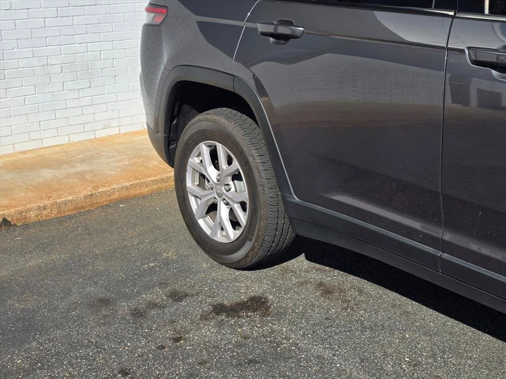Used 2022 Gray Jeep Limited image 17
