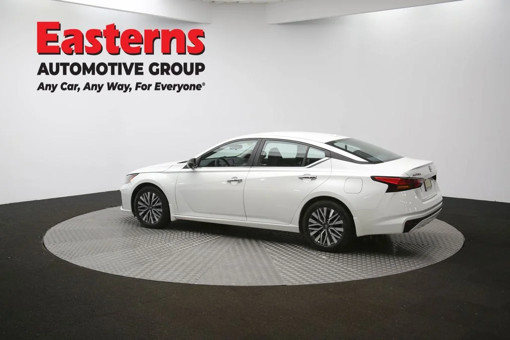 Used 2024 White Nissan 2.5 SV image 61