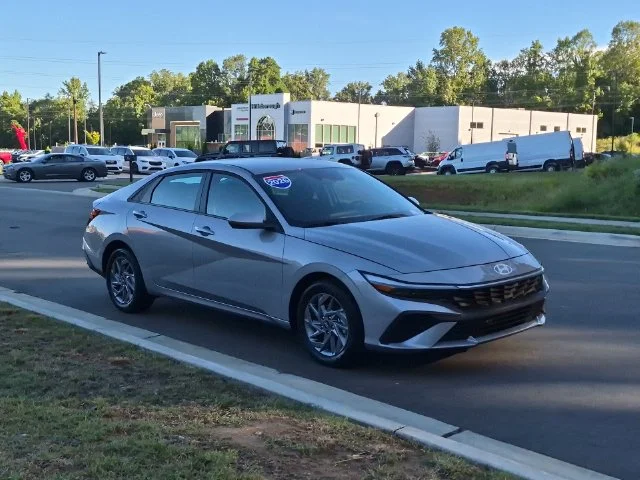 Used 2026 Silver Hyundai Blue image 15