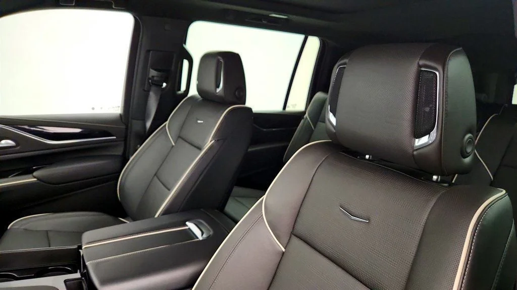 Used 2023 Galactic Gray Metallic Cadillac 4WD 4dr Sport w/ Touring Package & Retractable Steps image 20