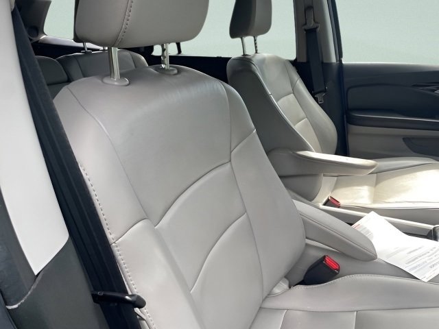 Used 2017 Crystal Black Pearl Honda Touring image 6
