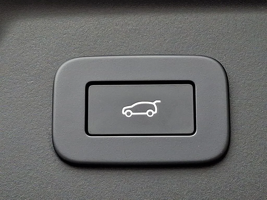 Certified Used 2026  Land Rover Dynamic SE image 27