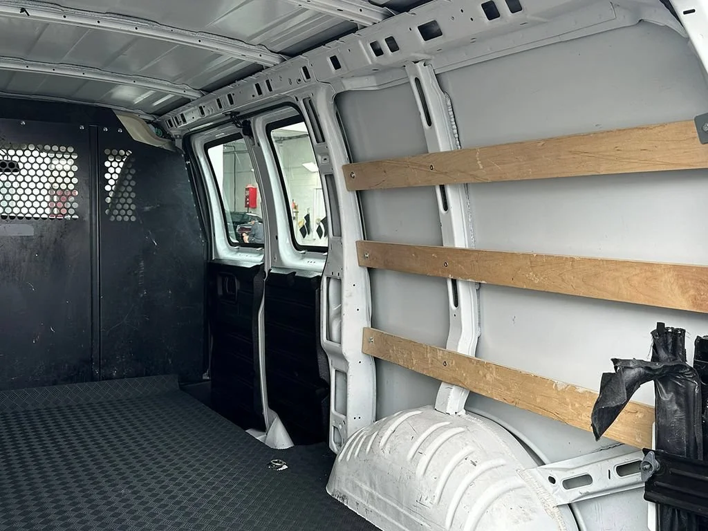 Used 2025 Summit White GMC Work Van image 19