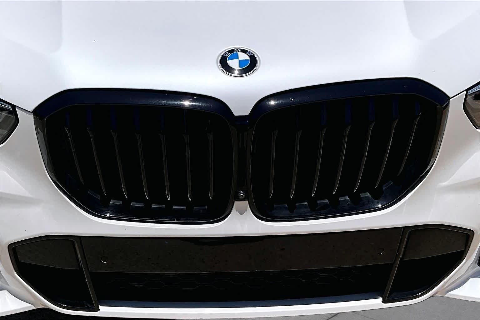Used 2022 Mineral White Metallic BMW xDrive40i image 29