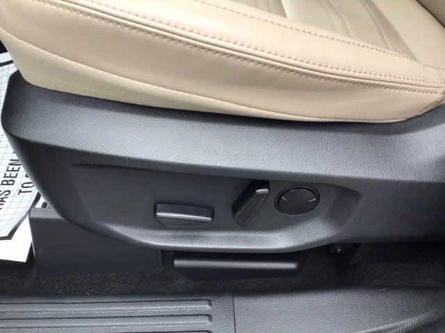 Certified Used 2025 Carbonized Gray Metallic Ford Lariat image 12