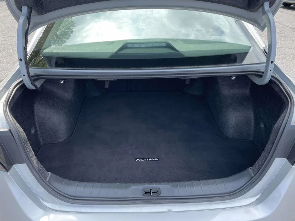Used 2025 Silver Nissan 2.5 SV image 36
