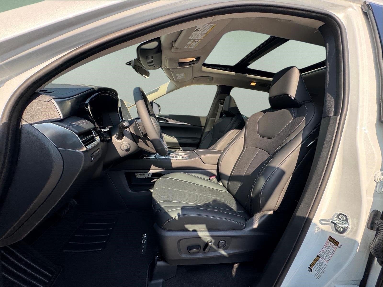 New 2027 RADIANT WHITE INFINITI Luxe FWD image 21