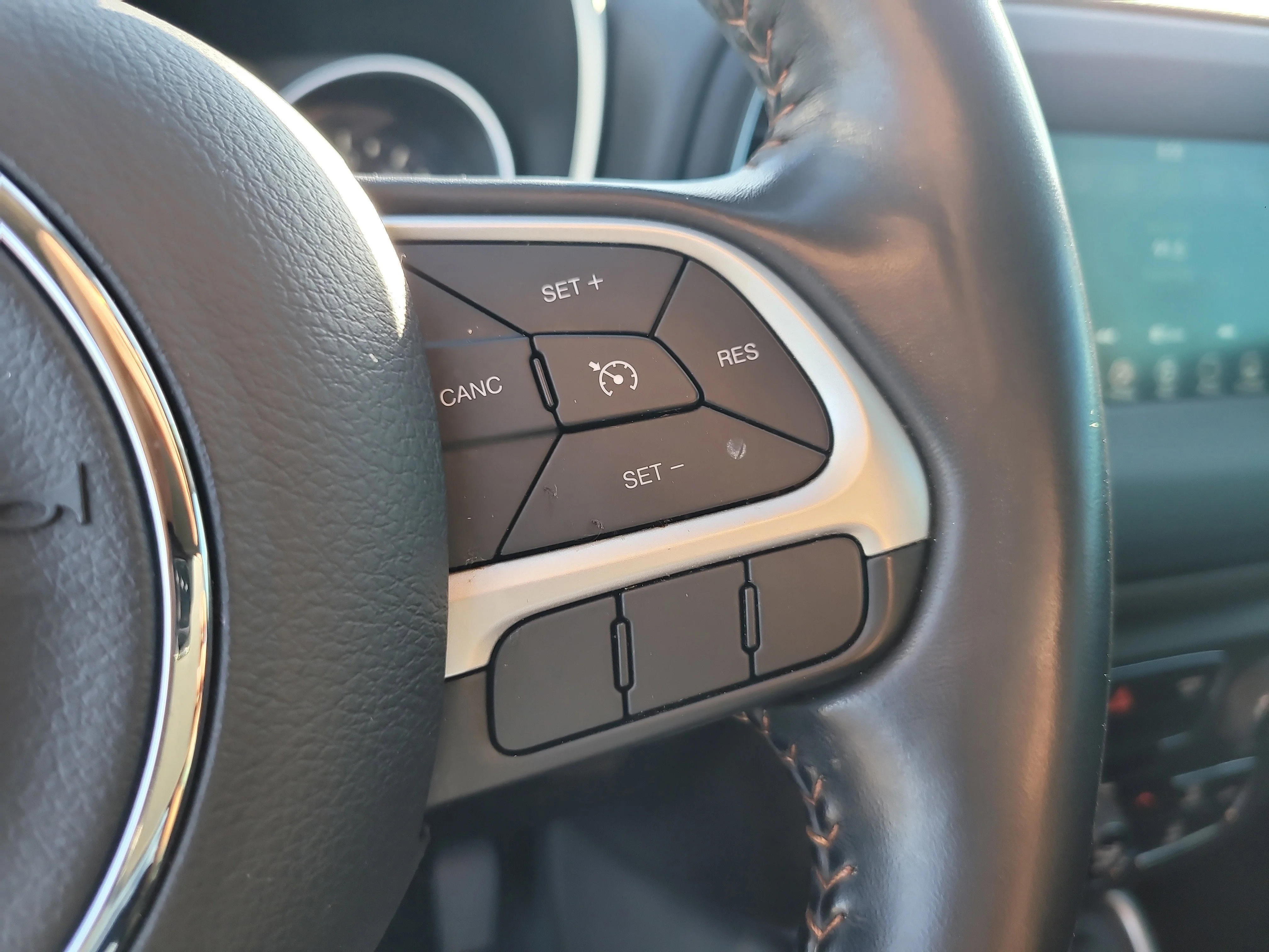 Used 2020 White Clearcoat Jeep Latitude image 27