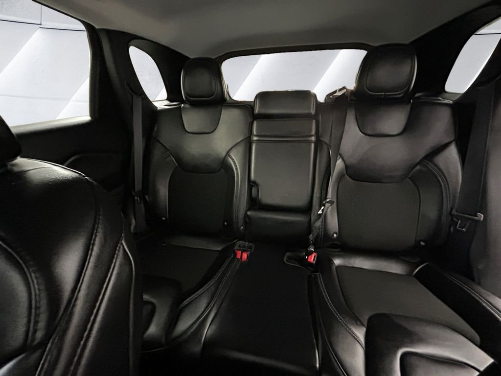 Used 2019 Red Jeep Latitude Plus image 18
