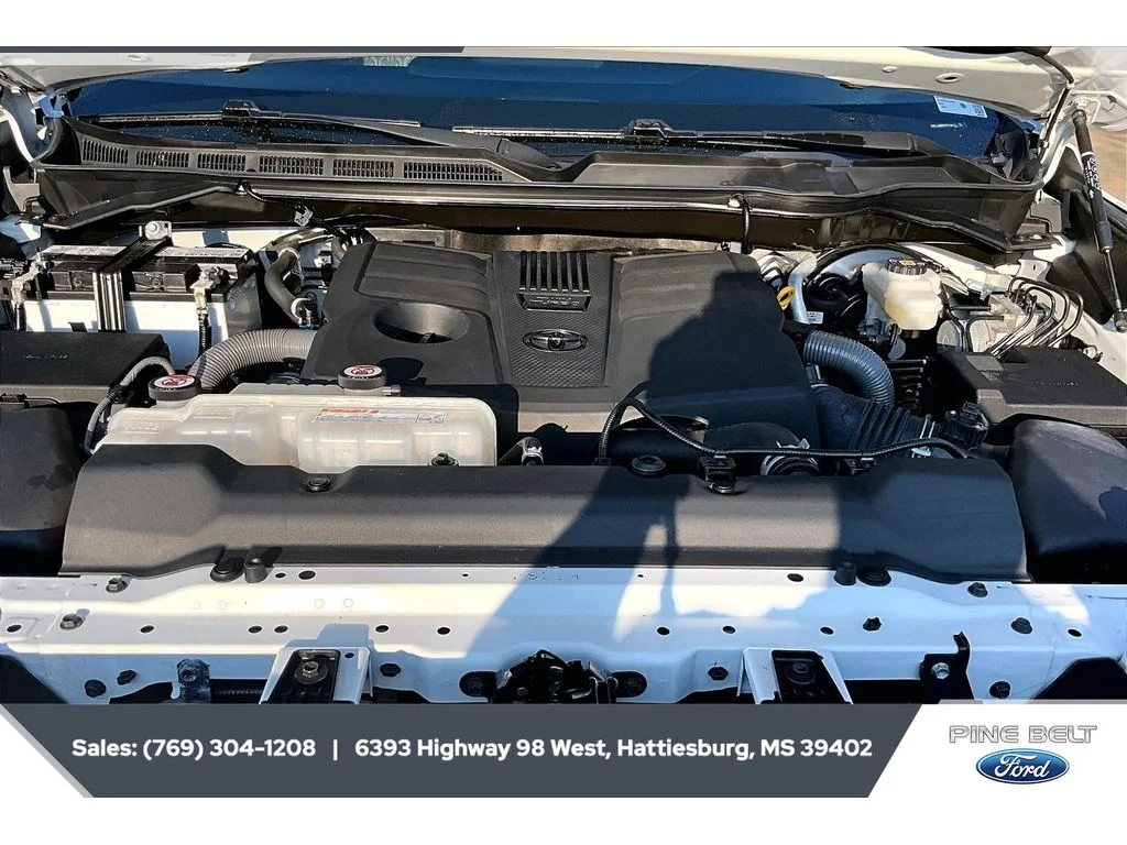 Used 2023 Ice Cap Toyota SR5 image 8