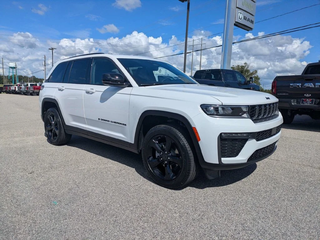 New 2027 Bright White Clear-Coat Paint Jeep  image 2
