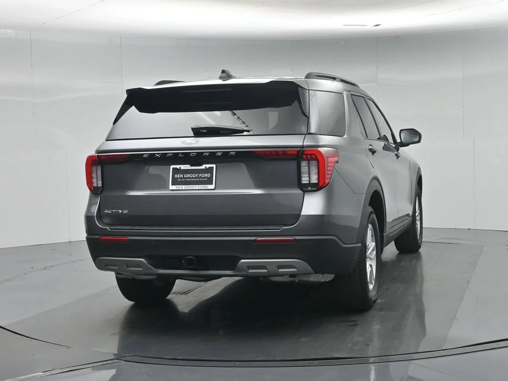 New 2027 Carbonized Gray Metallic Ford Active image 56