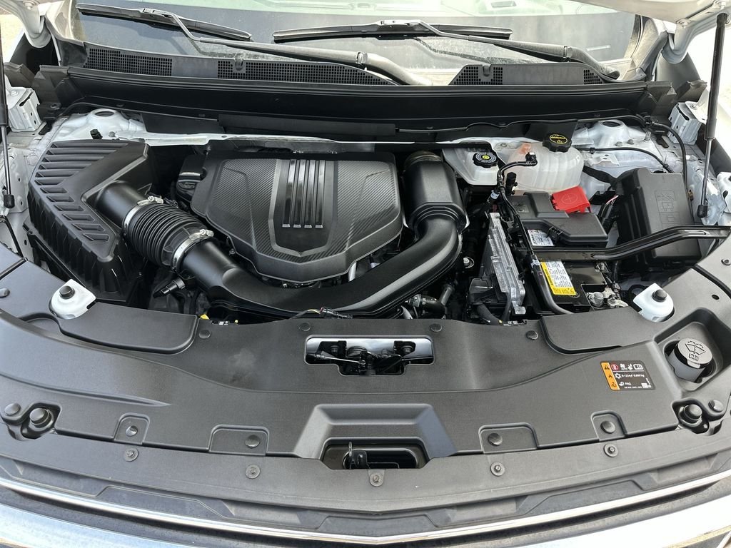 Used 2025 Summit White Chevrolet LT image 35