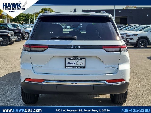Used 2025 White Jeep Laredo image 5