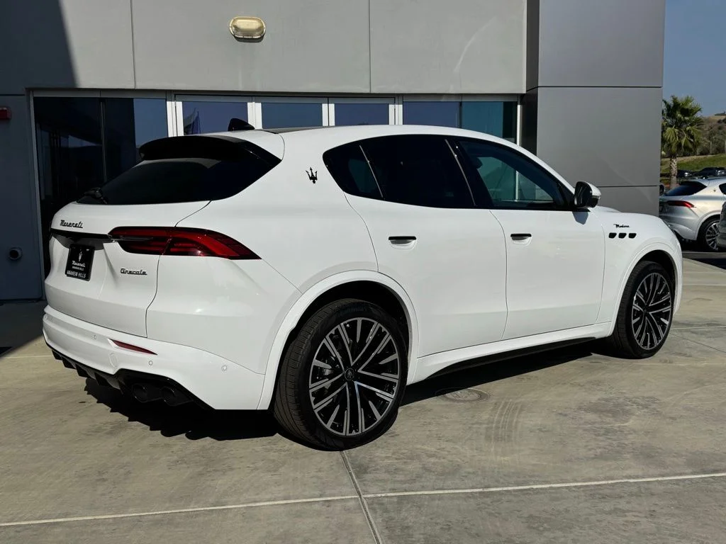 Used 2025 Bianco Maserati Modena image 8
