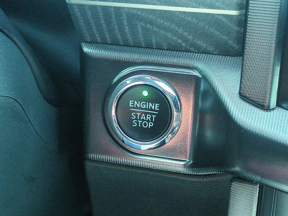 Used 2023 Gray Metallic Ford Platinum image 27