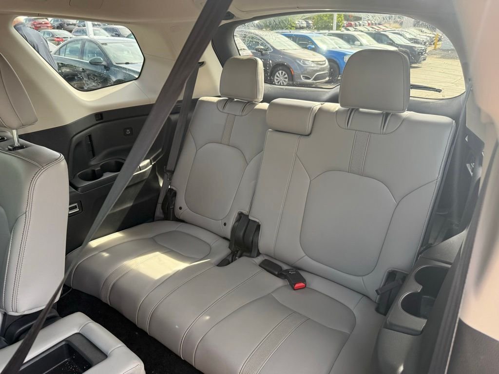 Used 2023 Silver Honda EX-L image 6