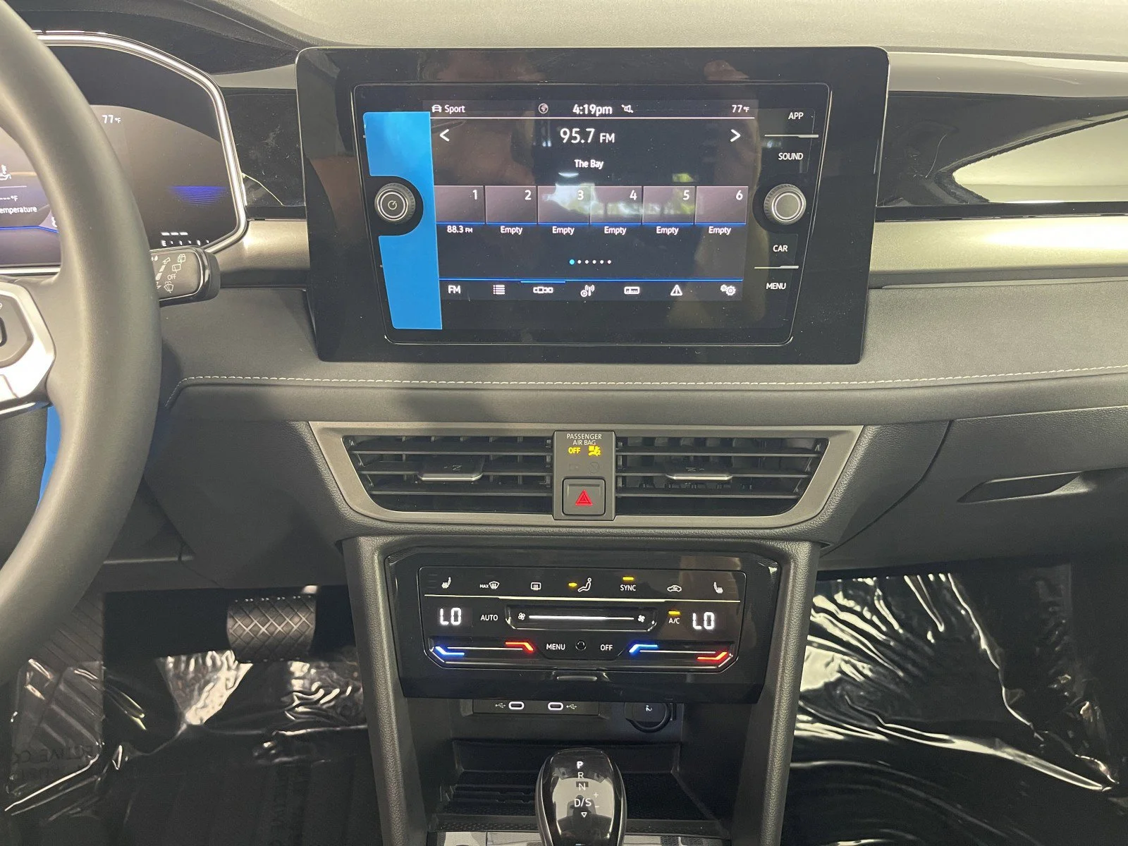 2025 Volkswagen Taos SE Black - Photo 26