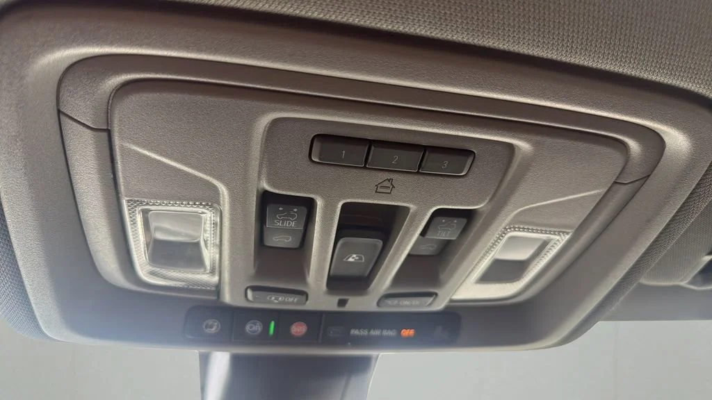 Used 2023 Onyx Black GMC Denali image 27