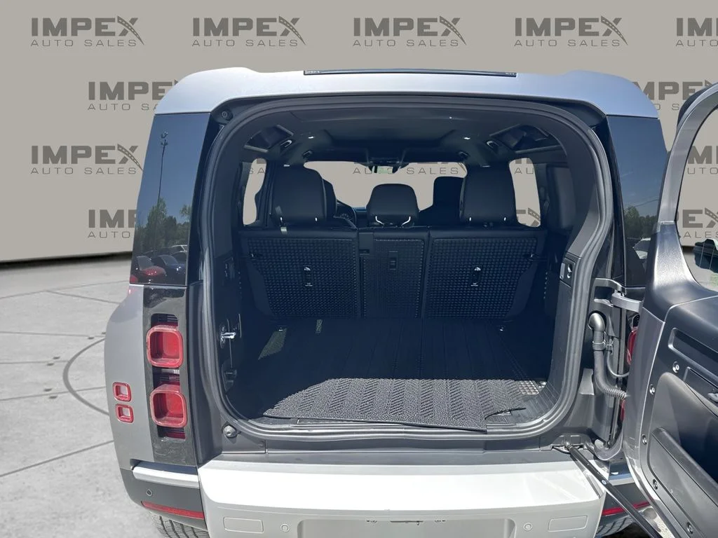 Used 2024 Silver Land Rover S image 29