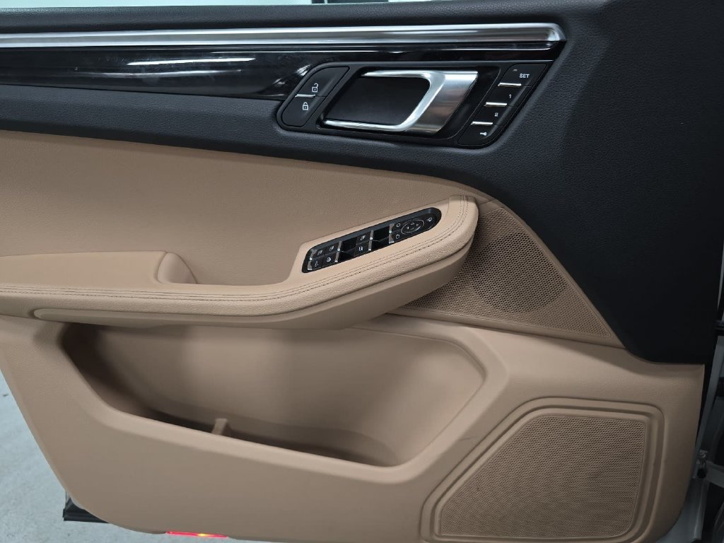 Certified Used 2023  Porsche  image 22