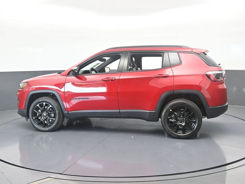 New 2026 Red Hot Pearlcoat Jeep Latitude image 3