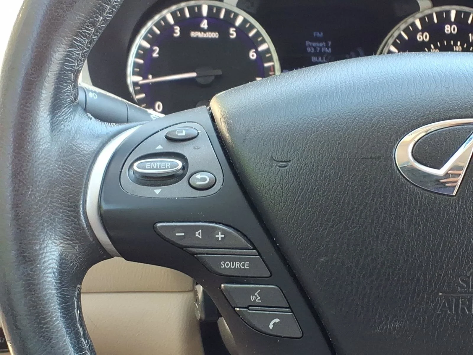 Used 2019 Majestic White INFINITI LUXE image 19