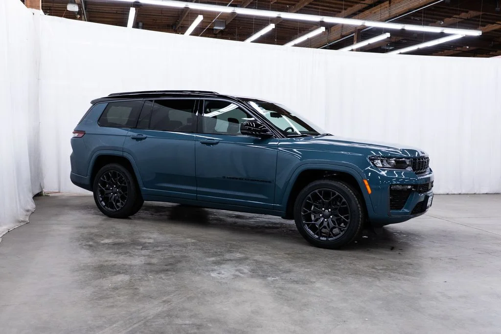 2026 Jeep Grand Cherokee L Summit 4x4's photo