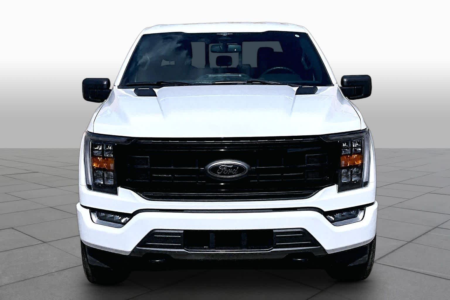 Used 2023 Oxford White Ford XLT image 4