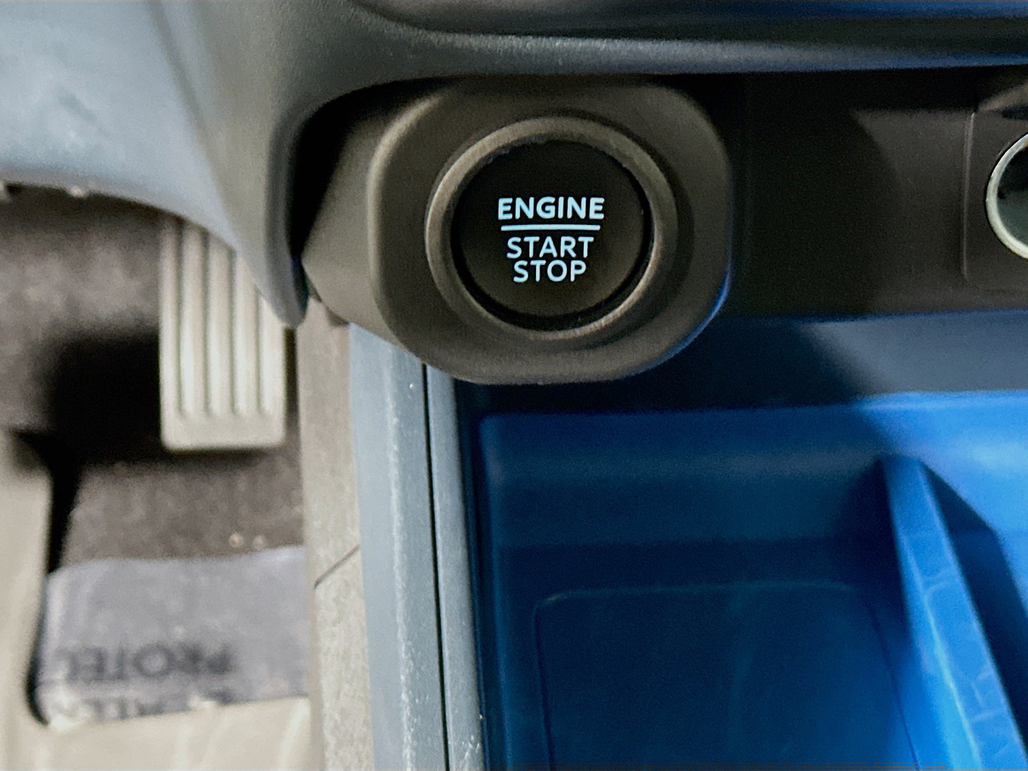 Used 2025 White Metallic Ford XLT image 20