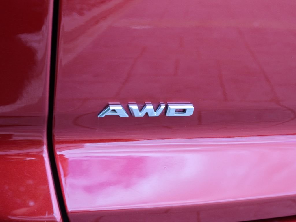 Used 2020 Red Cadillac Sport image 10