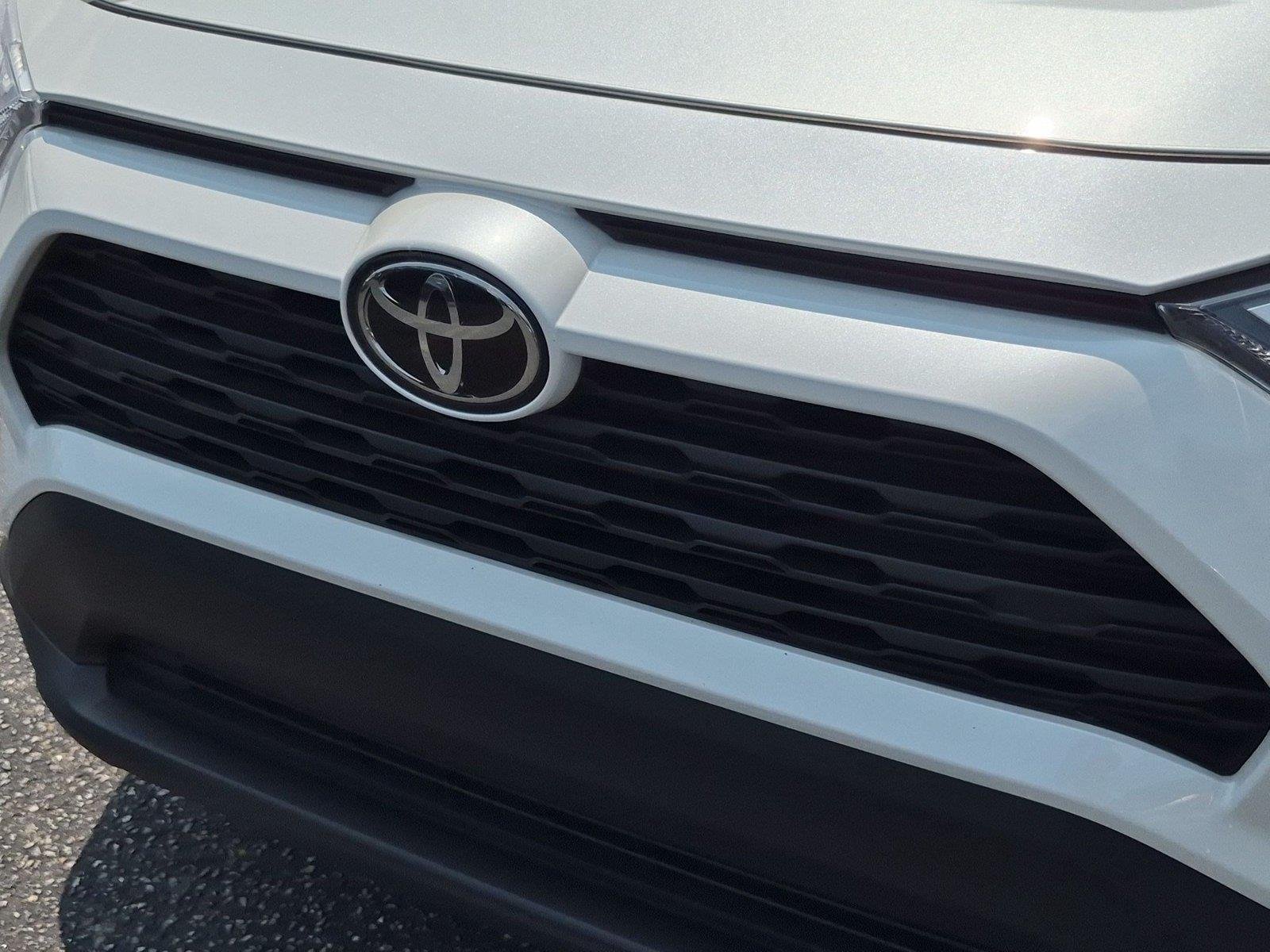 Used 2023 Wind Chill Pearl Toyota XLE Premium image 14