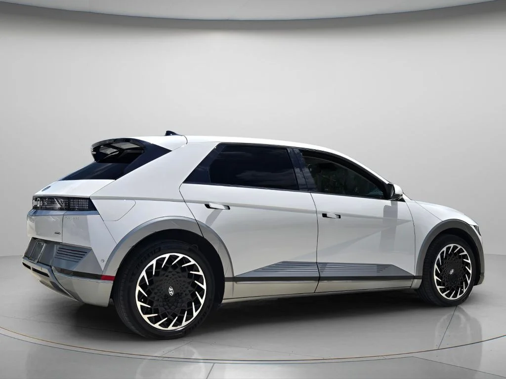 Used 2023 White Hyundai Limited image 7
