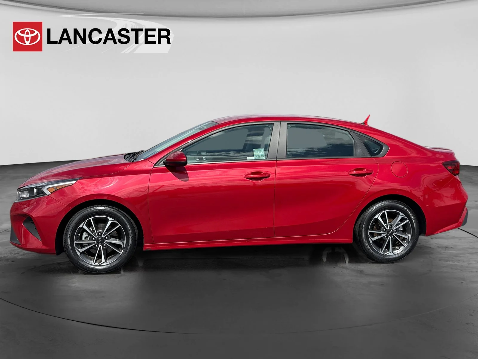 Used 2024 Currant Red Kia LXS image 4
