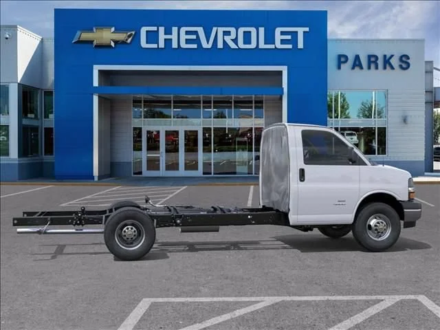 New 2026 Summit White Chevrolet 1WT image 5