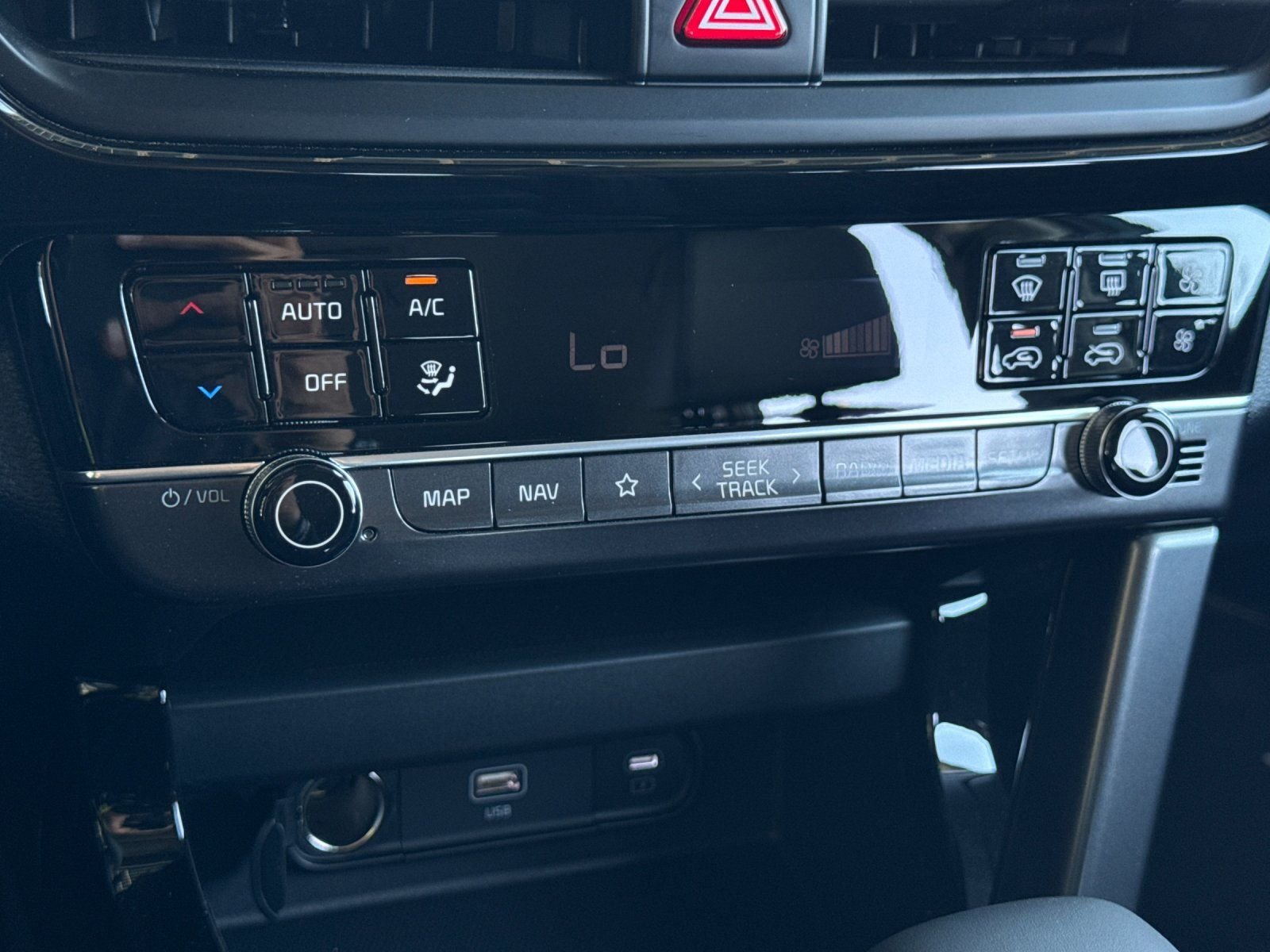 New 2026 Pluton Blue / Black Roof Kia S image 23
