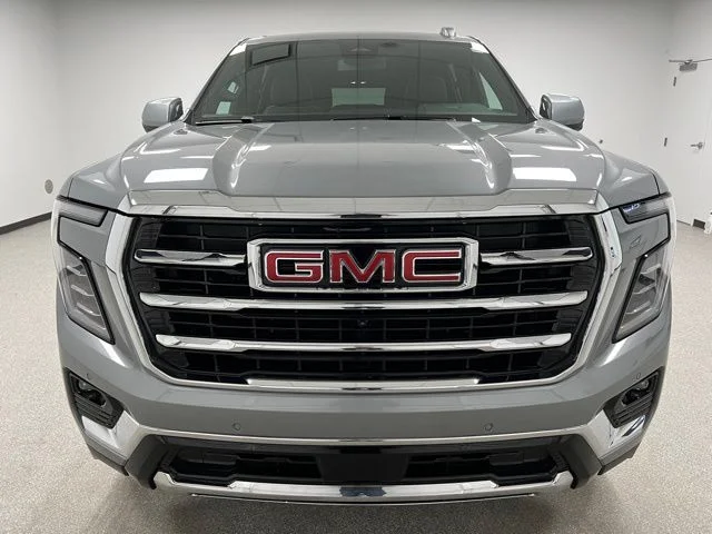 Used 2025 Gray GMC Elevation image 3