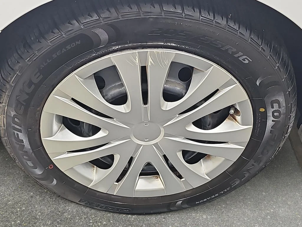Used 2010 White Toyota LE image 29