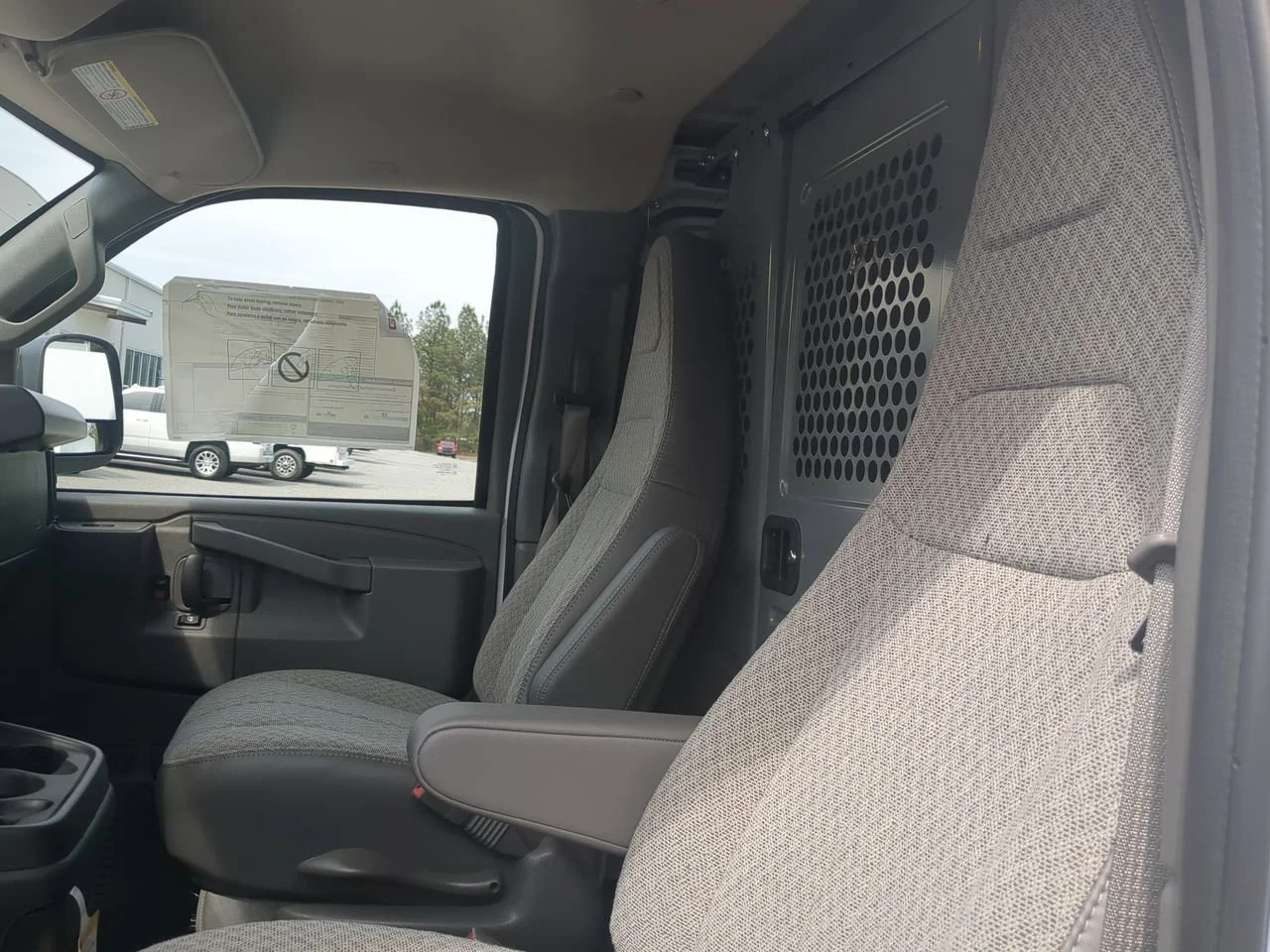 New 2025 Summit White GMC Work Van image 17