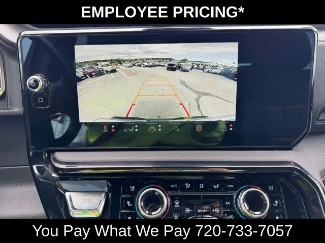 Used 2024 White GMC AT4 image 34