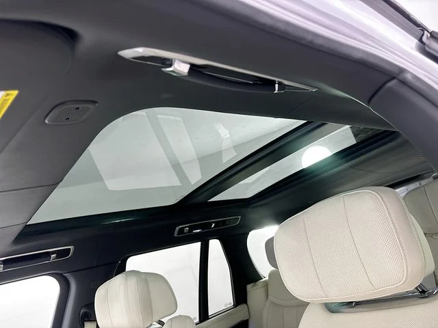 Used 2025 White Land Rover Autobiography image 14