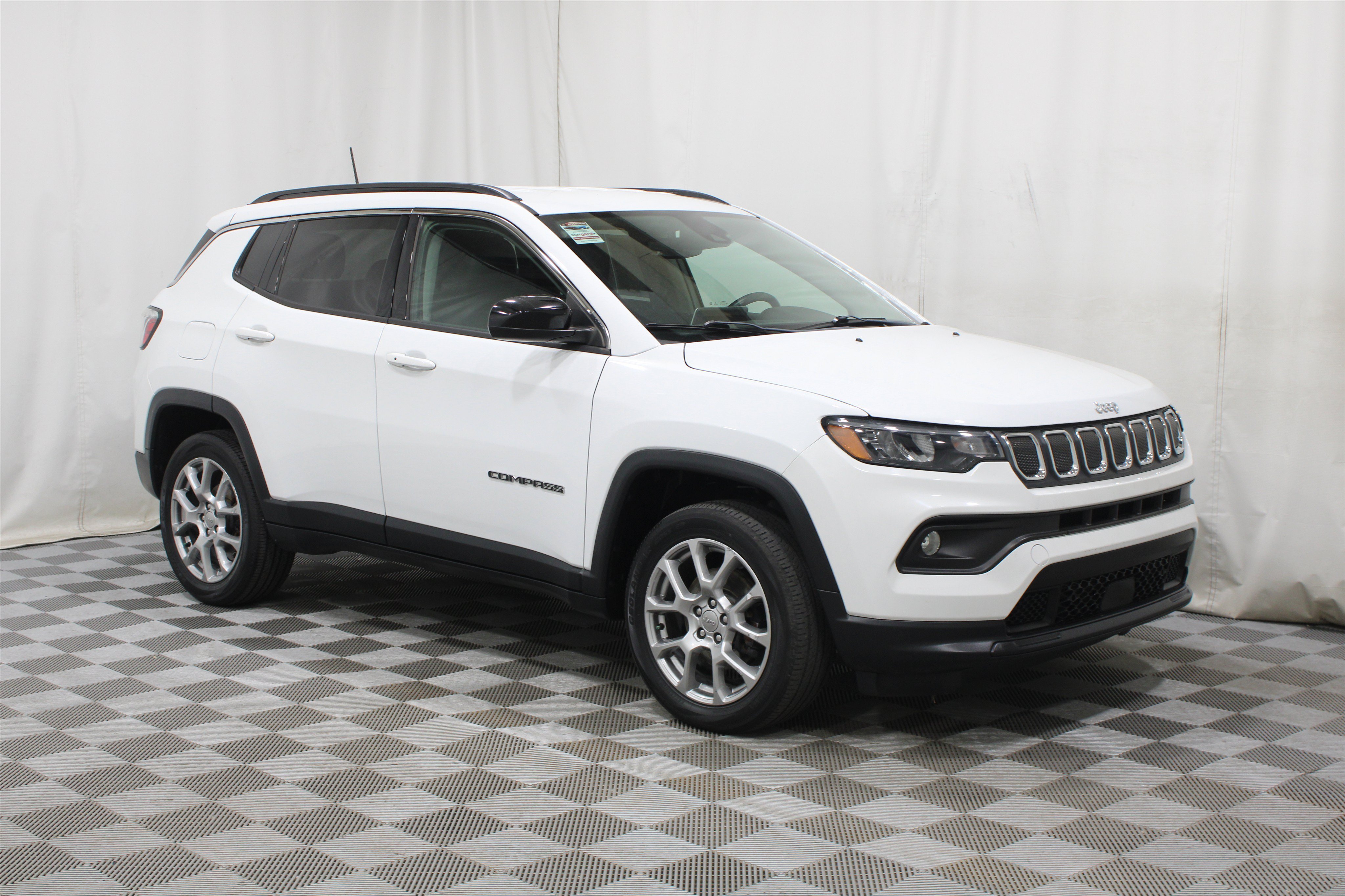 Used 2022 Bright White Clearcoat Jeep Latitude Lux 4x4 image 1