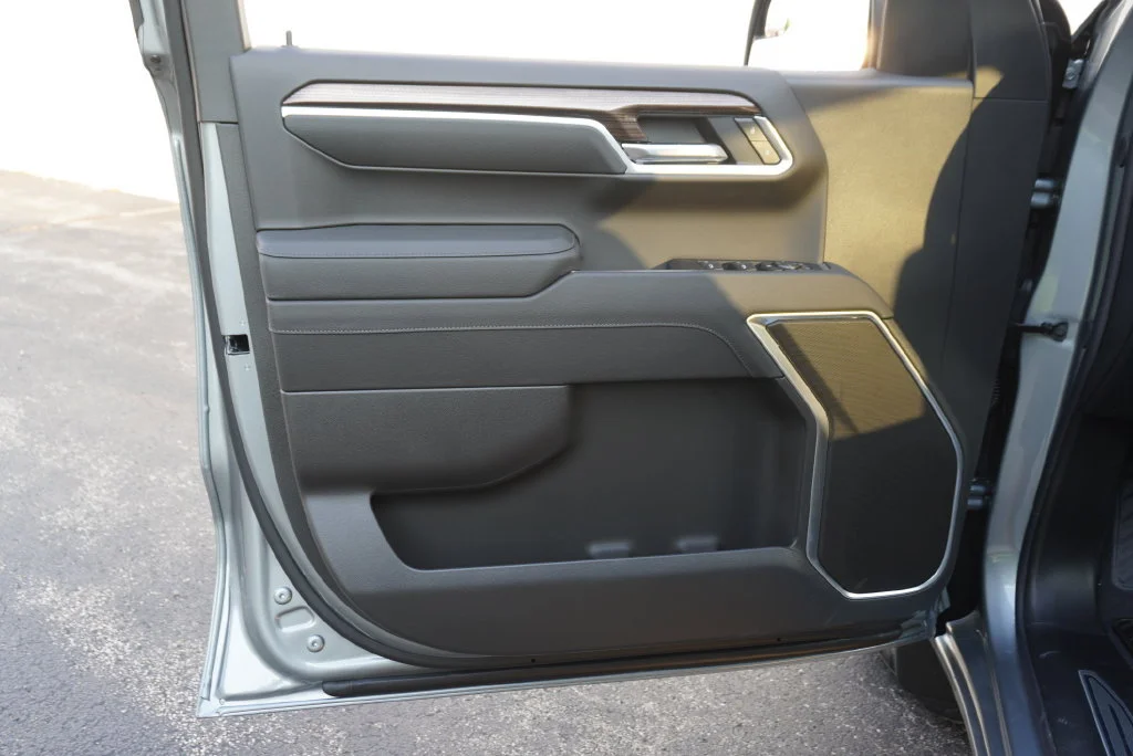 New 2026 Sterling Gray Metallic Chevrolet LT (2FL) image 23