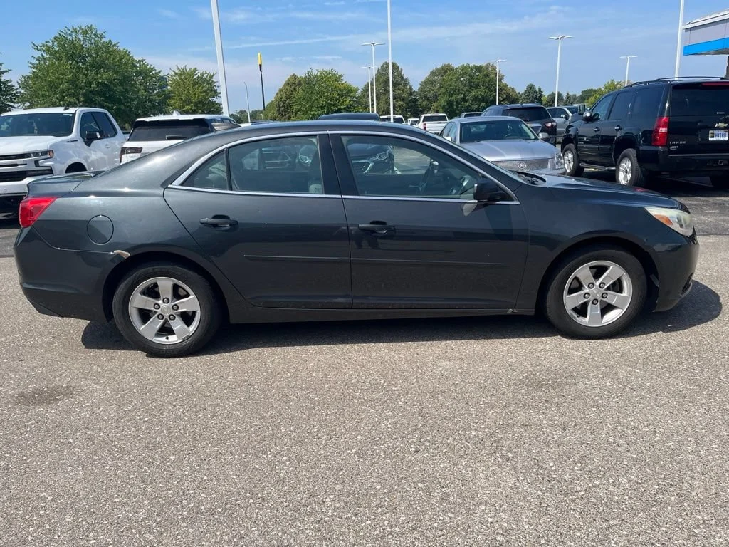 Used 2015 ASHEN GRAY METALLIC Chevrolet LS image 11
