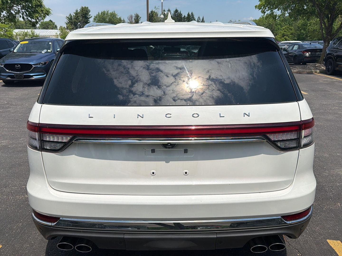 Used 2022 Pristine White Lincoln Reserve image 5