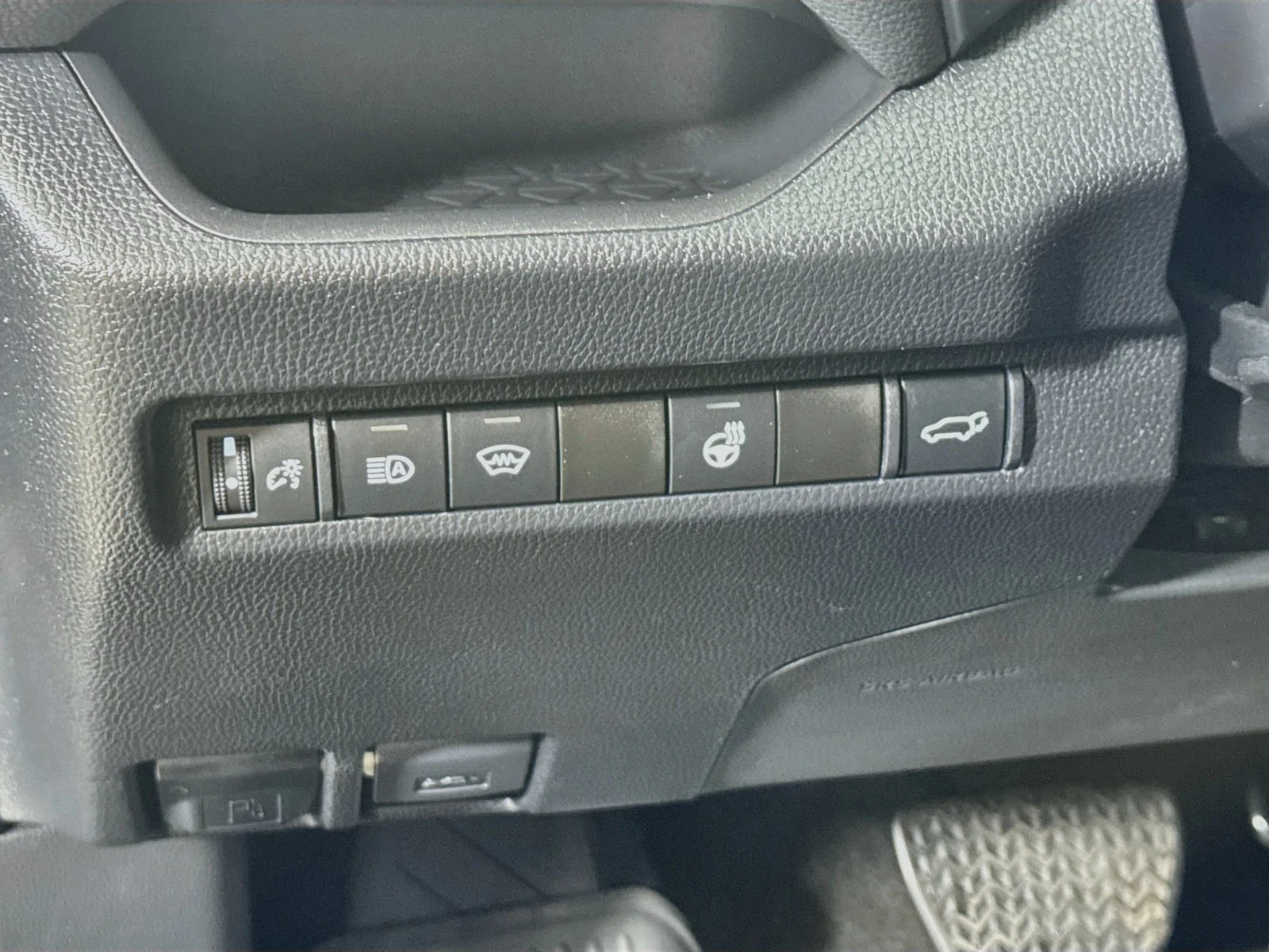 Certified Used 2024  Toyota XLE image 10