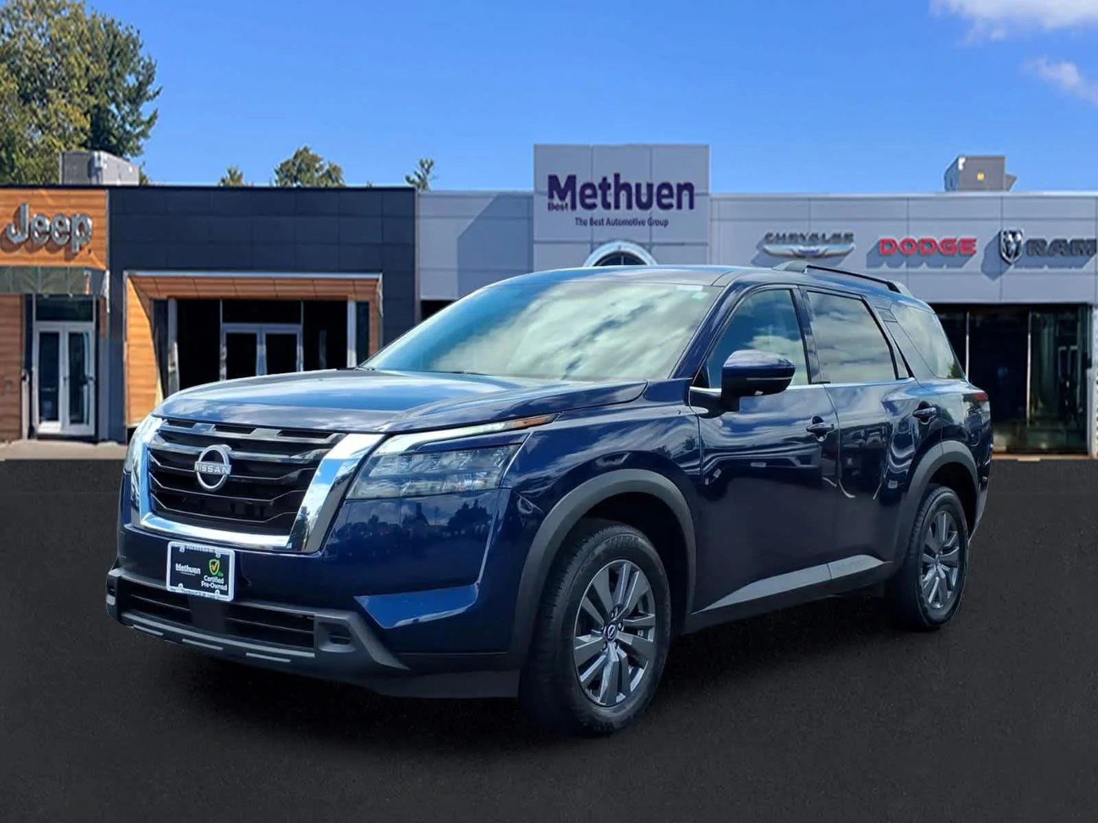 Used 2024 Deep Ocean Blue Pearl Nissan SV image 9