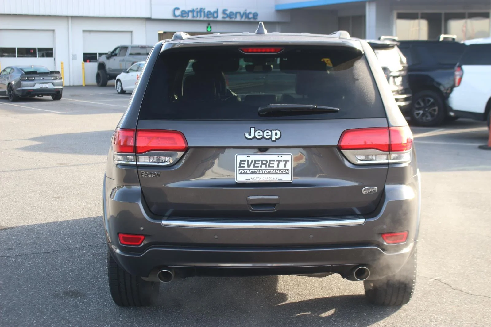 Used 2018 Grey Jeep Overland image 6
